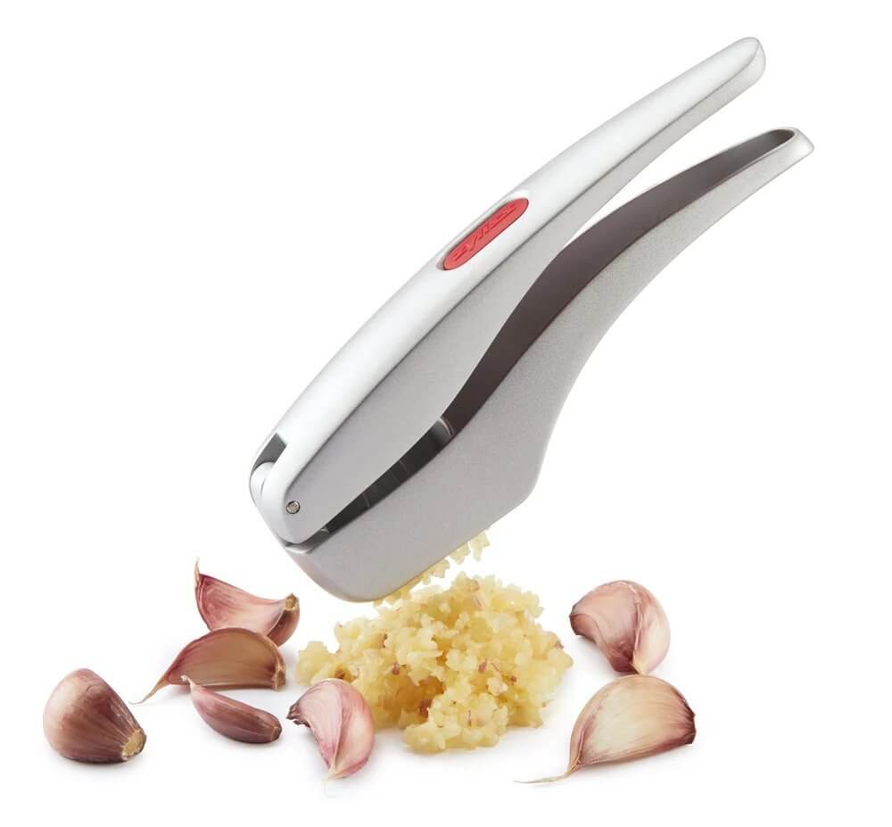Susi 3 Garlic Press with Built-In Cleaner - KITCHEN - Accessories and Gadgets - Soko and Co